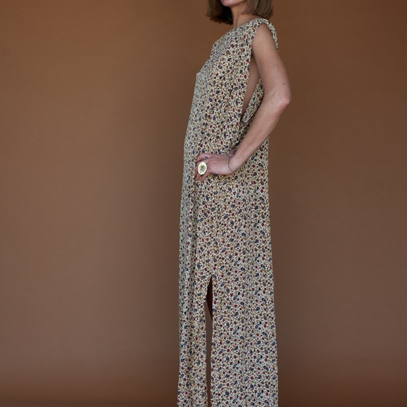 The Cleopatra dress is a stunning and unique piece Handmade with elegance ♻️ - Picture 5 of 6